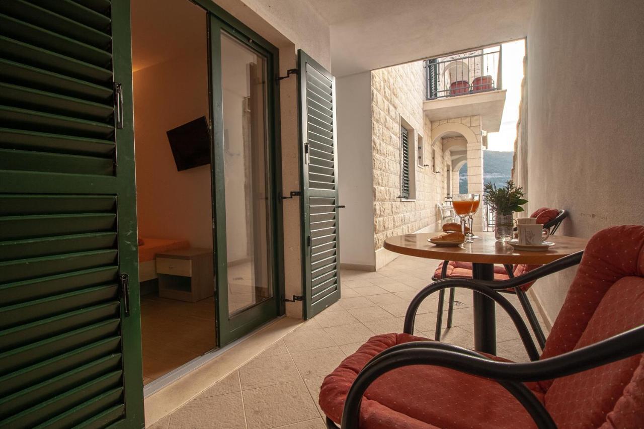 Anteo Uz Plazu Sa Privatnim Parkingom Appartement